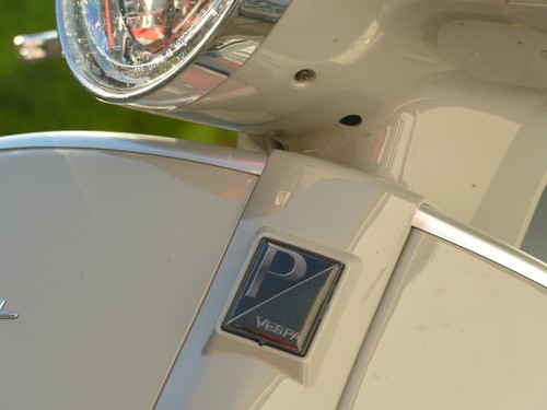 Vespa emblema cascata adesivo